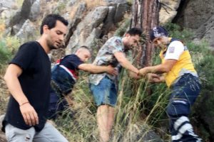 Kayalıklarda mahsur kalan kişi kurtarıldı