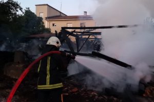 Bursa'da bı&ccedil;kı at&ouml;lyesinde &ccedil;ıkan yangın okulu yakacaktı