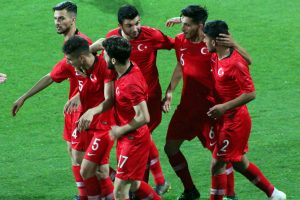 &Uuml;mit Milliler, galibiyeti son dakika ka&ccedil;ırdı