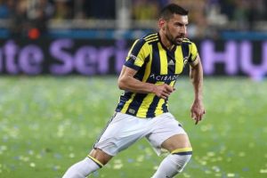 Galatasaray ilk transferini yaptı! Şener &Ouml;zbayraklı imzayı attı