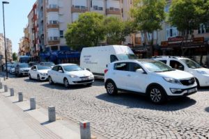 Feribot iskelesinde tatilcilerin d&ouml;n&uuml;ş yoğunluğu
