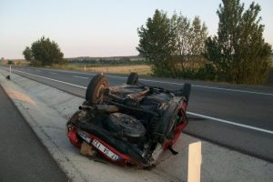 Hurdaya d&ouml;nen ara&ccedil;tan sağ &ccedil;ıktılar