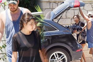 Hande Er&ccedil;el ve Murat Dalkılı&ccedil; &Ccedil;eşme'de tatil yaptı