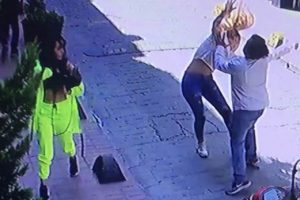 Yabancı uyruklu iki kadın g&uuml;peg&uuml;nd&uuml;z darp edildi!
