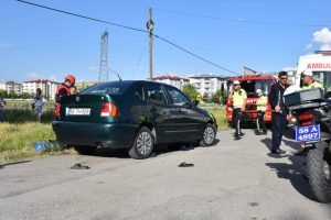 Sokakta y&uuml;r&uuml;yen kadınlara &ccedil;arptı! 1 &ouml;l&uuml;, 1 yaralı