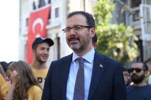 Bakan Kasapoğlu'ndan Meryem Bekmez'e tebrik mesajı