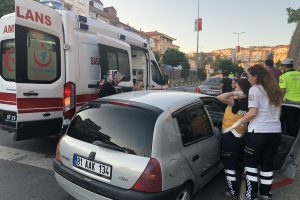 Kavşakta 3 ara&ccedil; birbirine girdi