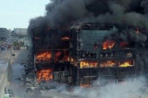 4 kişinin &ouml;ld&uuml;ğ&uuml; yangına ilişkin 2 fabrika ortağı tutuklandı
