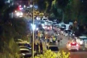 Gen&ccedil; kızlara laf attılar, ortalık bir anda karıştı