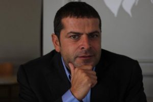 C&uuml;neyt &Ouml;zdemir moderat&ouml;rl&uuml;ğe talip oldu