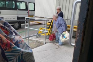 Bir grup engelli yolcu u&ccedil;akta unutuldu