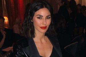 Defne Samyeli yeni araba aldı