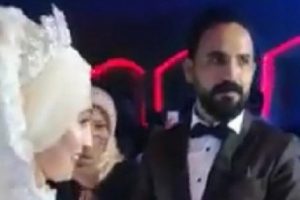 &Uuml;zerine kaya par&ccedil;ası d&uuml;şen taksici kurtarılamadı