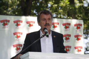 Bursa Mahmudiye &Ccedil;ilek Festivali b&uuml;y&uuml;k ilgi g&ouml;rd&uuml;