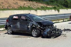 Bayramdan d&ouml;nen aile kaza yaptı: 2 &ccedil;ocuk &ouml;ld&uuml;, 3 yaralı