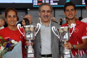 D&uuml;nya tenis şampiyonları T&uuml;rkiye'ye d&ouml;nd&uuml;