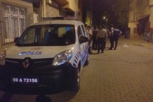 Gece yarısı dehşet sa&ccedil;tı! 1'polis 3 kişiyi yaraladı 1 kişiyi &ouml;ld&uuml;rd&uuml;