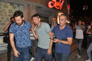 Bursa'da hareketli dakikalar! Eşiyle tartıştı &ccedil;atıda &ccedil;ıkıp intihara kalkıştı