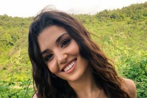 Hande Er&ccedil;el'den 'derin yırtma&ccedil;lı' paylaşım!