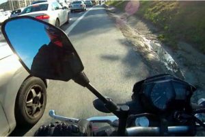 Motosikletlinin "başına" gelmeyen kalmadı