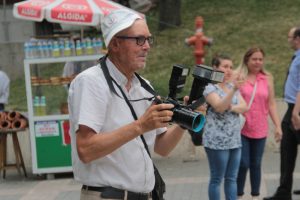 İşte Bursa'nın en eski sokak fotoğraf&ccedil;ısı! 72 yaşında ama hala ... (&Ouml;ZEL HABER)