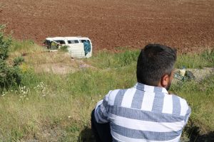 D&uuml;ğ&uuml;n d&ouml;n&uuml;ş&uuml; kaza: 2'si bebek 16 yaralı