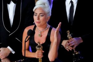 Lady Gaga'dan Bradley Cooper sorusuna k&uuml;f&uuml;rl&uuml; yanıt