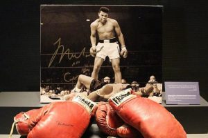 Muhammed Ali doğduğu şehrin havalimanının yeni y&uuml;z&uuml; oldu