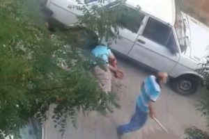Sokak ortasında 2 kişiyi bı&ccedil;aklayan 4 ş&uuml;pheliye tutuklama