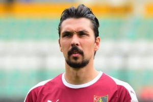 Transferin g&ouml;zdesi Alperen Uysal