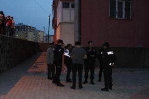 4. kattan d&uuml;şen 2 yaşındaki &ccedil;ocuk kurtarılamadı