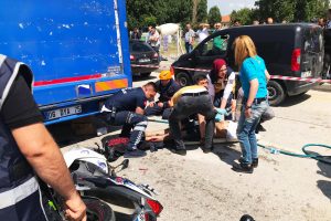Kamyona &ccedil;arpan motosikletin s&uuml;r&uuml;c&uuml;s&uuml; ağır yaralandı