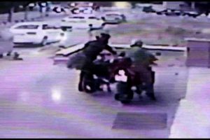Motosikletin &ccedil;alınma anı kameraya yansıdı