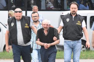 1 kişiyi &ouml;ld&uuml;r&uuml;p, 3 kişiyi yaraladı; hatırlamadığını s&ouml;yledi