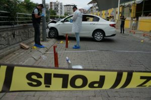 Baba-oğul kavgası kazaya neden oldu: 3 yaralı