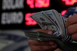 Dolar y&ouml;n&uuml;n&uuml; yukarı &ccedil;evirdi