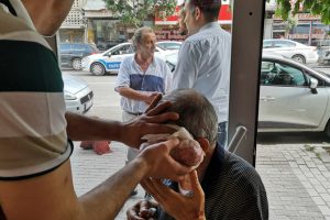 Bursa'da kasap, yaralının başına buzluktan &ccedil;ıkardığı kıymayı koydu