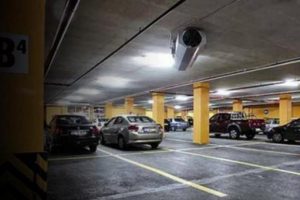 AVM otoparkında mide bulandıran olay! Kızıyla yarı &ccedil;ıplak bir şekilde...