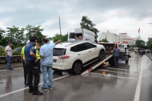 Karadeniz Sahil Yolu'nda 5 ara&ccedil; birbirine girdi: 4 yaralı