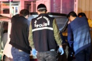 7 silah ve 6 bı&ccedil;akla yakalanan silahlı saldırı ş&uuml;phelisine tutuklama