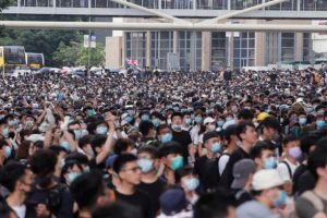 Hong Kong'da 'iade yasa tasarısı' ertelendi