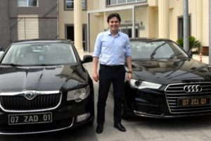 İYİ Partili Belediye Başkanı, makam ara&ccedil;larını satışa &ccedil;ıkardı