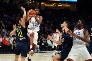 Anadolu Efes - Fenerbah&ccedil;e final serisi Ataşehir'e taşınıyor