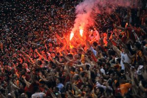 Galatasaray taraftarlarından kombine yenilemeye yoğun ilgi