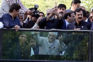 Pakistan'da 'darağacından hapishaneye' liderlik
