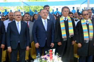 Bakan &Ccedil;avuşoğlu, mezuniyet t&ouml;renine katıldı