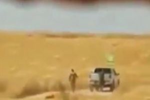 Ter&ouml;ristler sivillere ait arazileri ateşe verirken g&ouml;r&uuml;nt&uuml;lendi