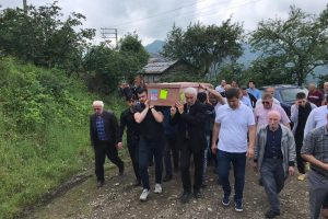 İsrail'de denizde boğulan iş&ccedil;i toprağa verildi