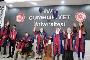 &Uuml;niversiteli engelliler i&ccedil;in mezuniyet t&ouml;reni d&uuml;zenlendi