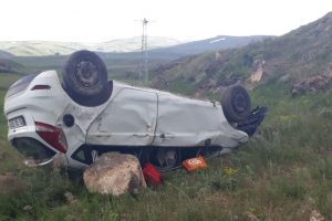 Otomobil takla attı: 2 &ouml;l&uuml;, 5 yaralı
